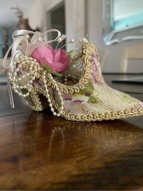 Vintage Victorian Style Decorative Shoe Ornament Pink Rose Floral Gold Trim
